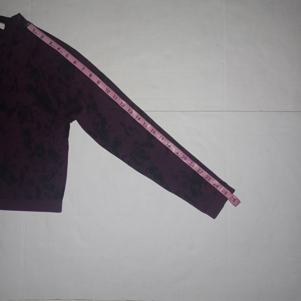 FABLETICS COURTNEY SEAMLESS LONG SLEEVE TOP & HIGH WAISTED SEAMLESS LEGGING SET - Picture 8 of 14